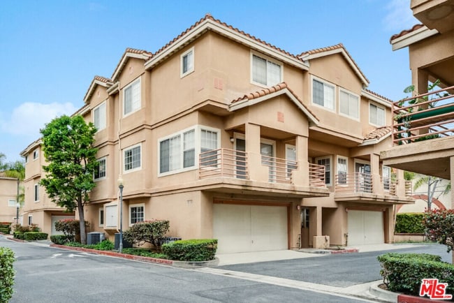 Building Photo - 14061 Lemoli Ave