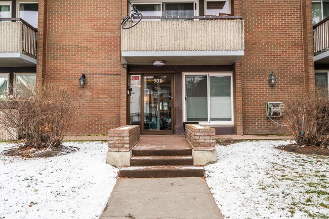 Building Photo - 903-903 19 Ave SW