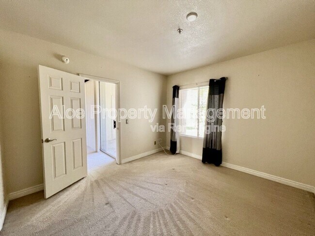 Building Photo - 1825 W Ray Rd