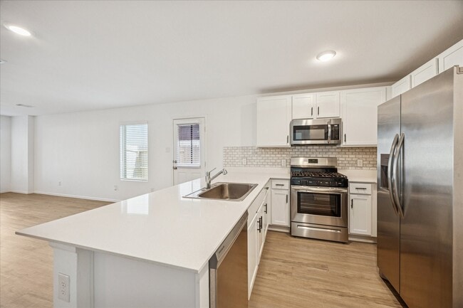 Building Photo - 329 Riverwood Village Ln