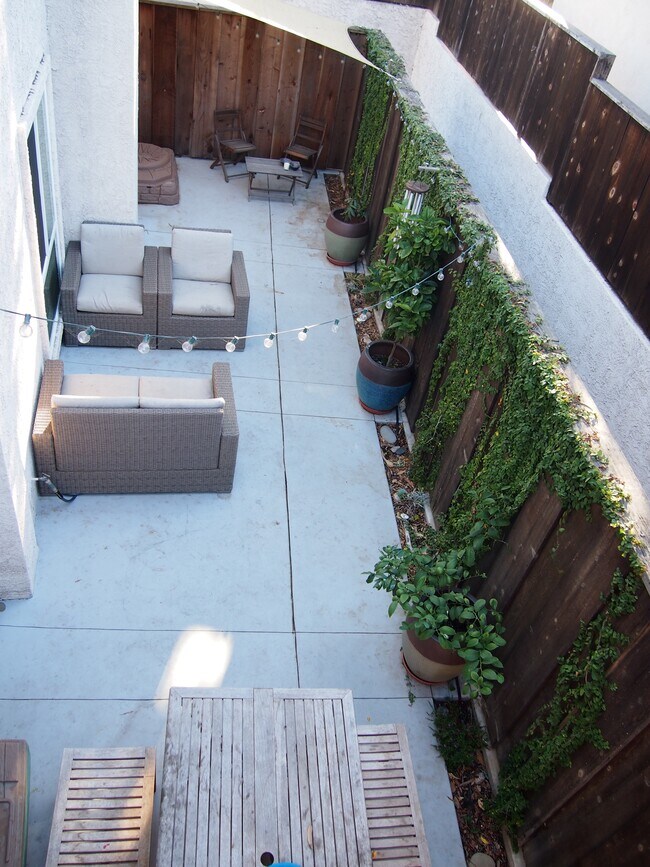 Balcony view of patio - 737 Pier Avenue