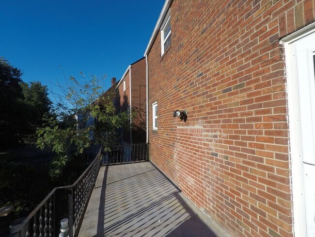 Building Photo - 1744 Pioneer Ave