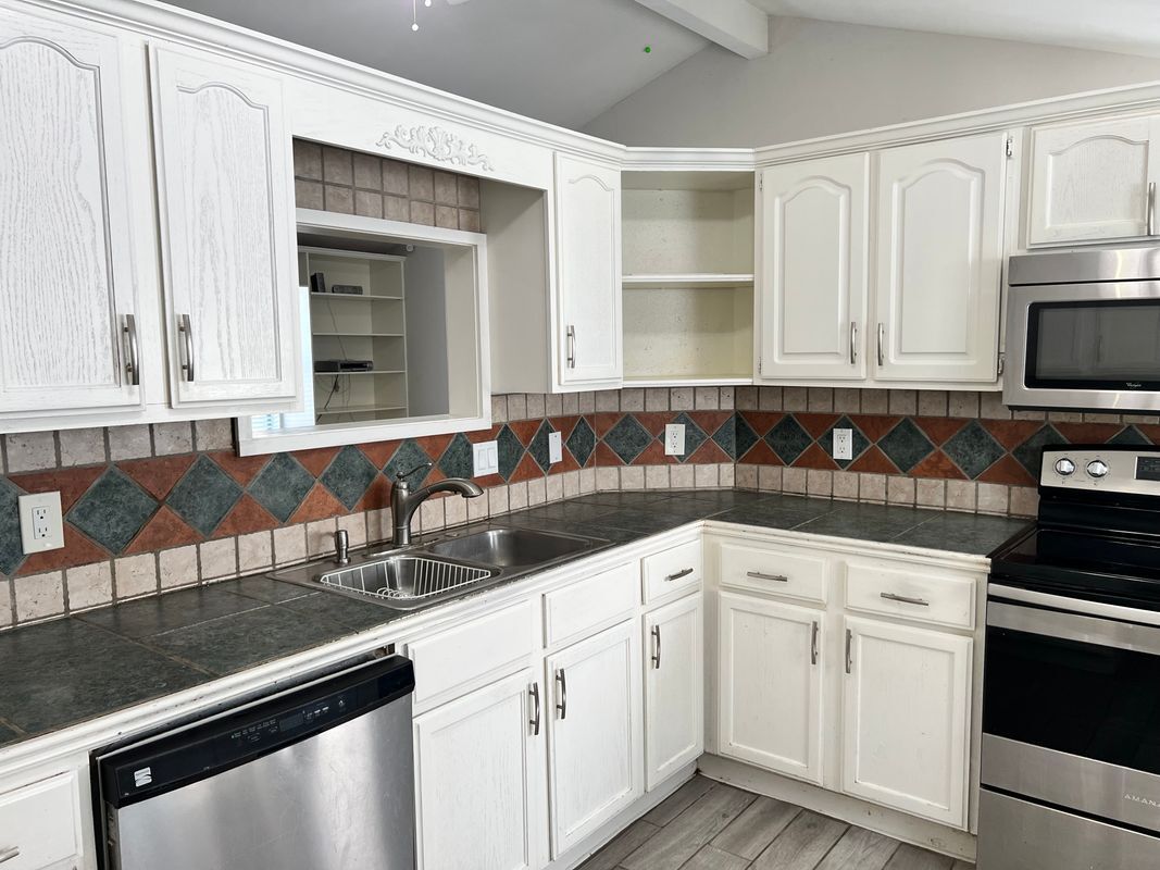 Foto del edificio - 3311 Crestmeadow Dr