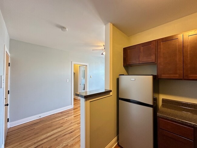 Foto del edificio - 823 W Diversey Pkwy