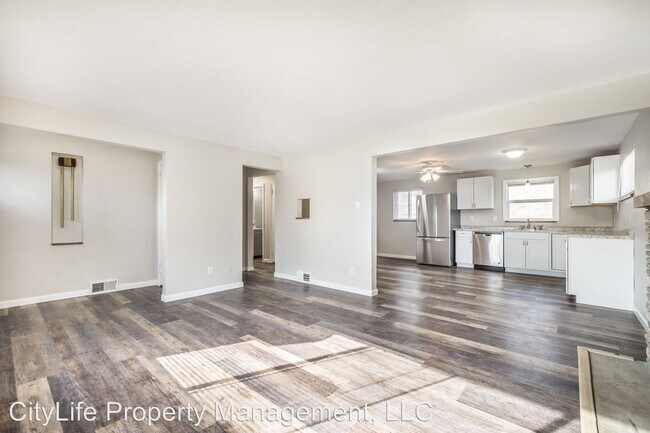 Building Photo - 3 br, 1.5 bath House - 5942 Murdock Avenue
