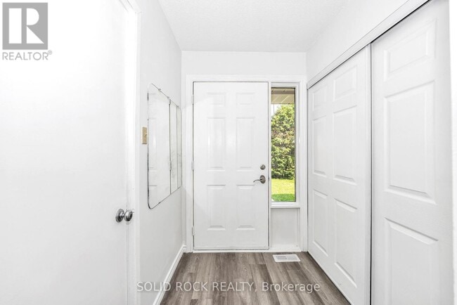 Building Photo - 348 Monica Crescent