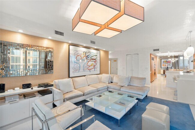 Building Photo - 17875 Collins Ave