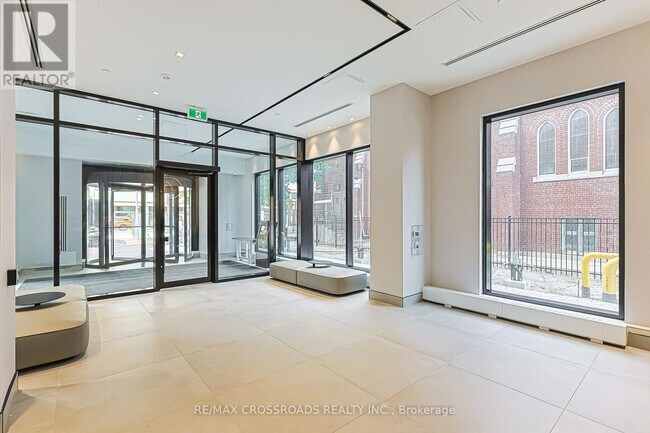 Building Photo - 609 Sherbourne St