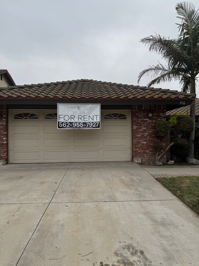 Foto del edificio - 4/2 house perfect for a big family.