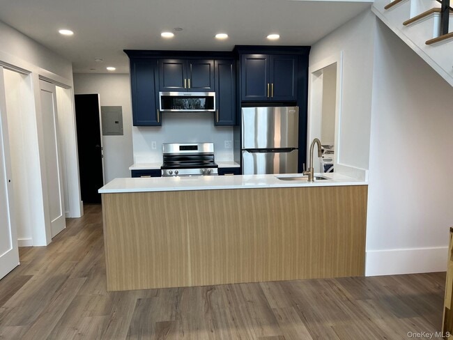 Foto del edificio - 42 N Main St