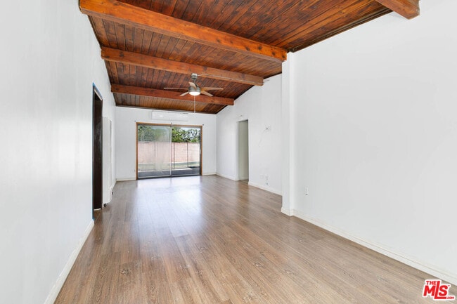 Foto del edificio - 5633 Cedarglen Dr