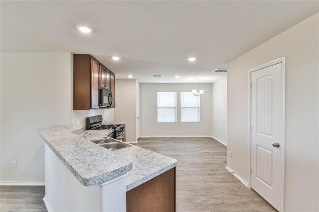 Foto del edificio - 14520 Cedarpoint Ct