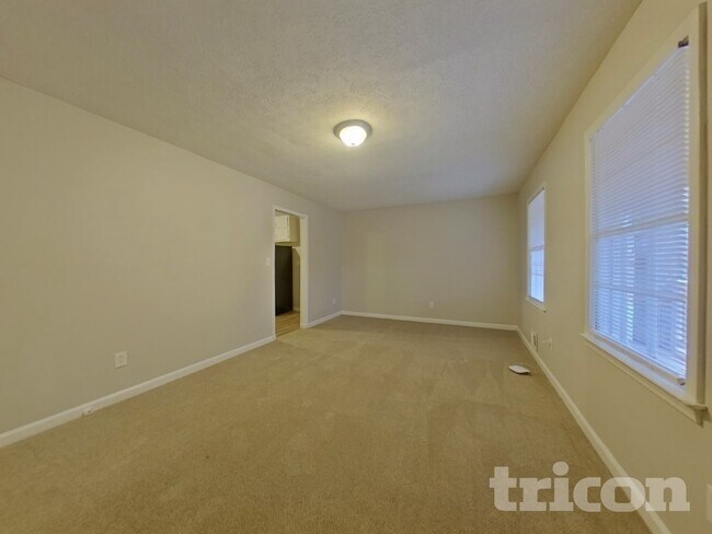 Foto del edificio - 5020 Horton Pl