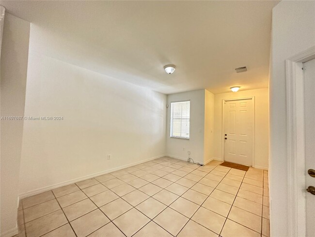 Foto del edificio - 16641 SW 79th Way