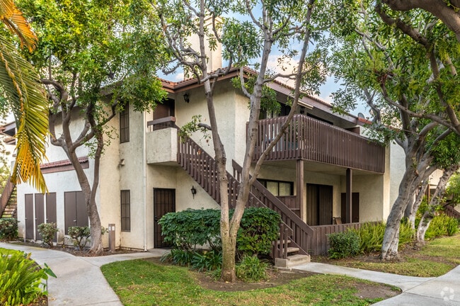 Building Photo - 8615 Meadow Brook Ave