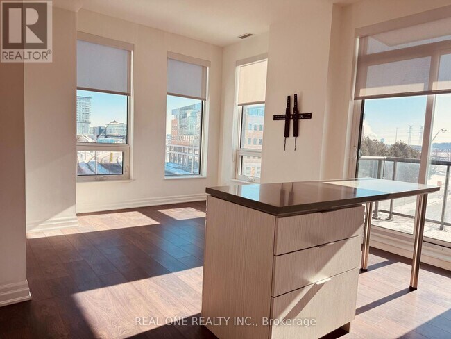 Building Photo - 8 Rouge Valley Dr W