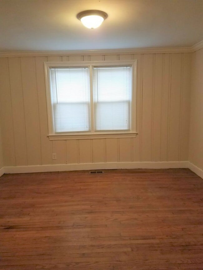 Building Photo - 1530 W Little Creek Rd