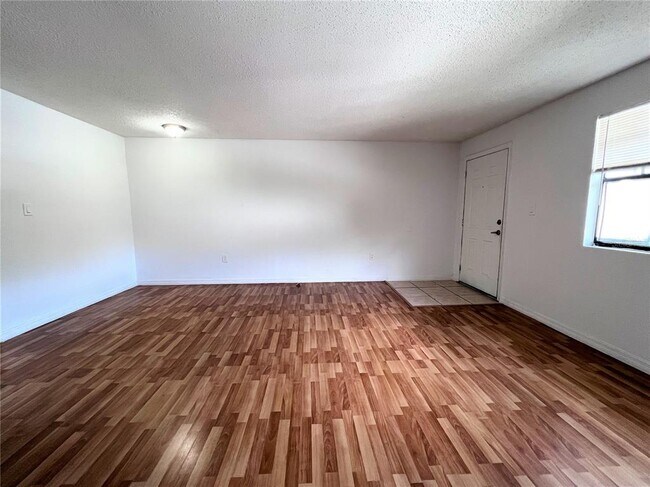 Foto del edificio - 12413 Oak Cedar Pl
