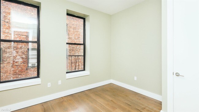 Foto del edificio - 1381 Madison St