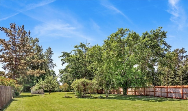 Building Photo - Spacious 4 Bedroom, 2 Bathroom Home