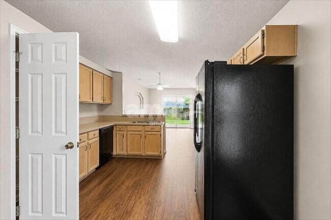 Foto del edificio - 1819 Harbor Island Dr