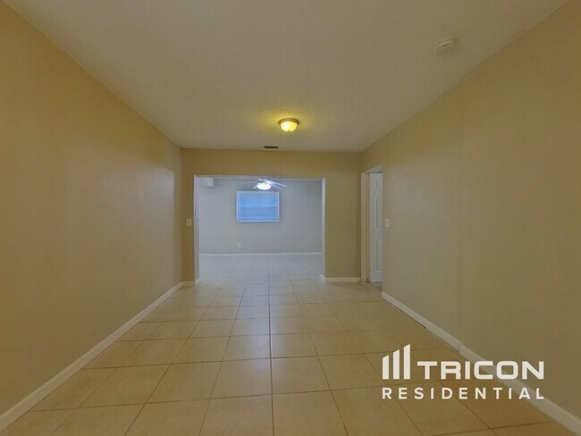 Foto del edificio - 15375 Hopedale Ln