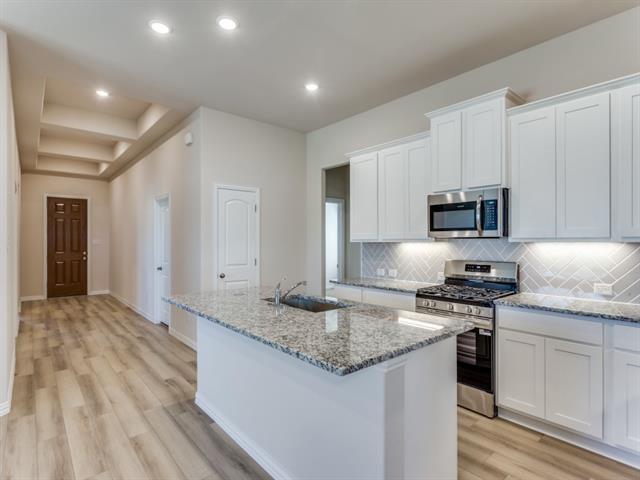 Building Photo - 529 Brozgold Ave