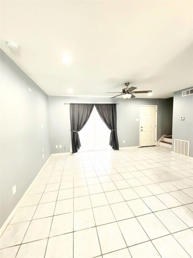 Foto del edificio - 8332 La Roche Ln