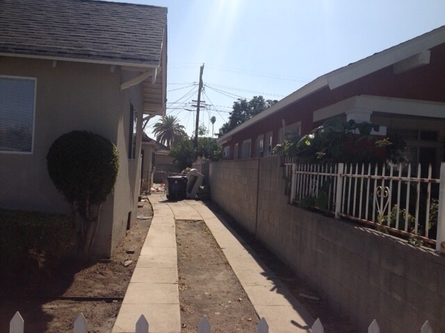 Building Photo - 530 W 59th Pl