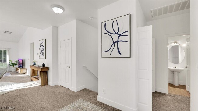 Foto del edificio - 721 Peachy Canyon Cir