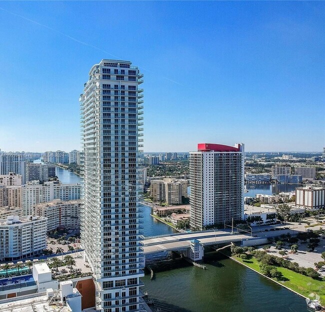 Building Photo - 4010 S Ocean Dr