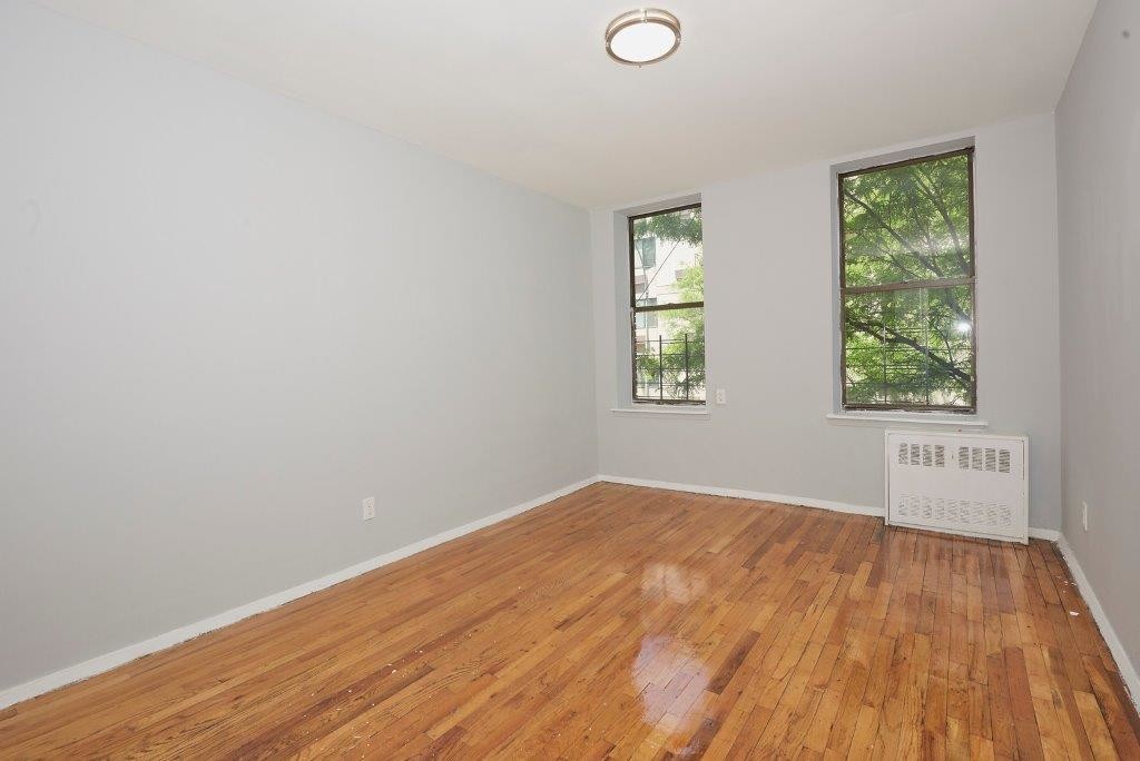 Primary Photo - 3555 Bruckner Blvd