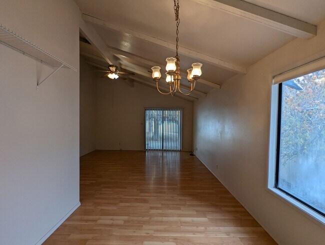 Foto del edificio - Crestview Duplex