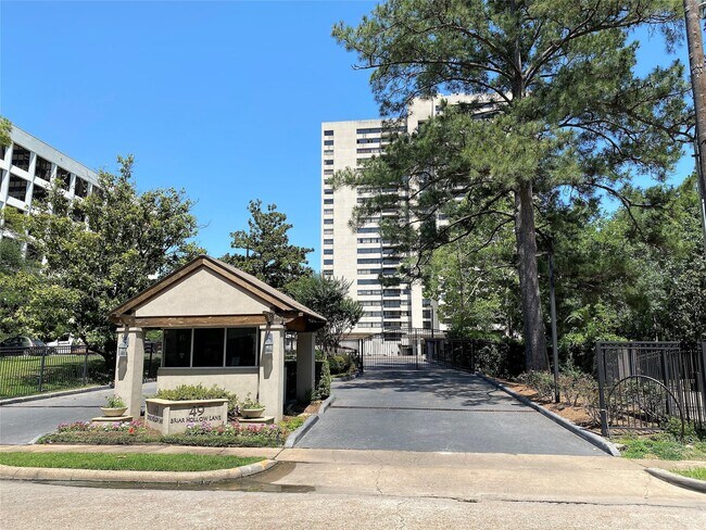Building Photo - 49 Briar Hollow Ln