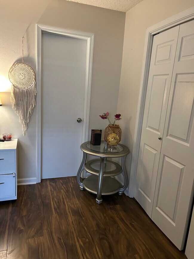 Foto del edificio - 6212 Stumberg Ln