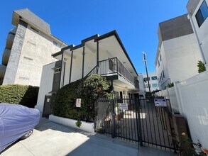 Building Photo - 14938 Moorpark St