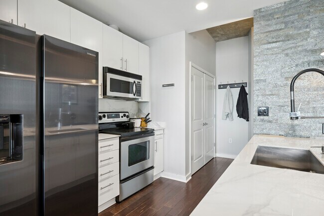 Building Photo - 923 Peachtree St NE