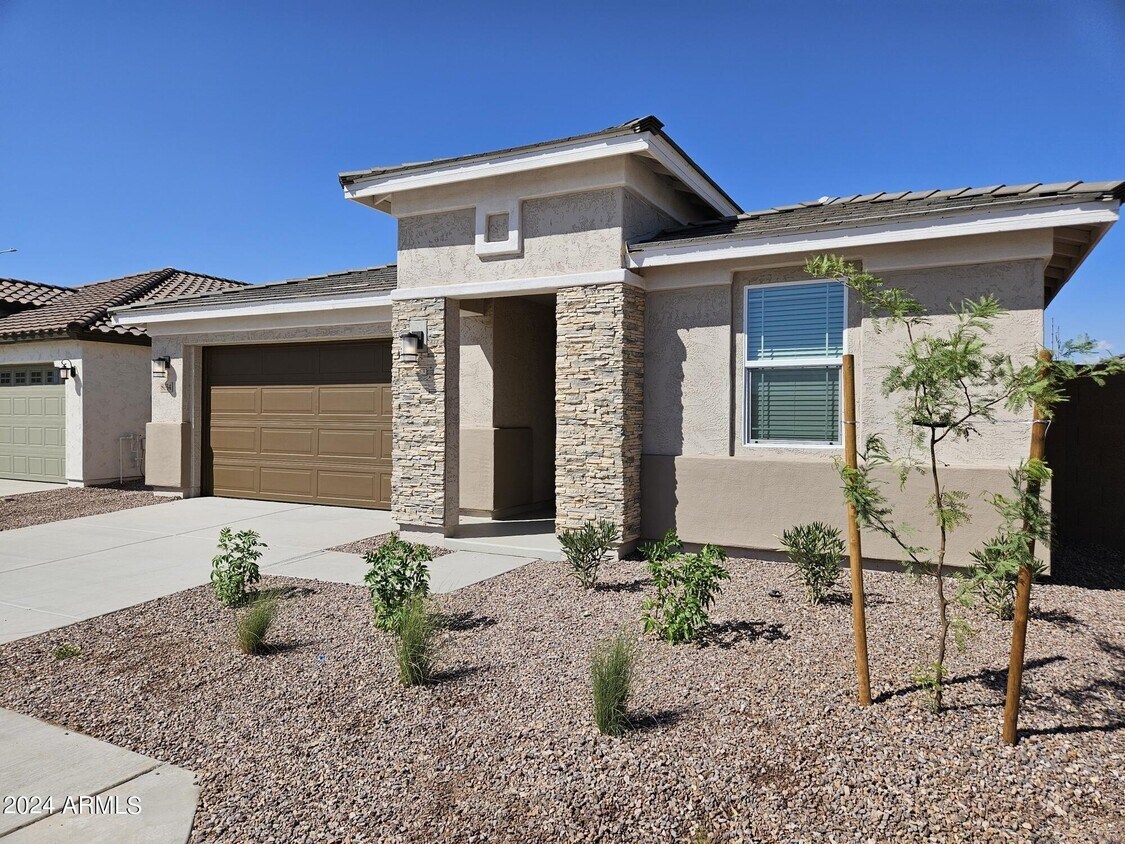 Foto principal - 8034 E Peterson Ave