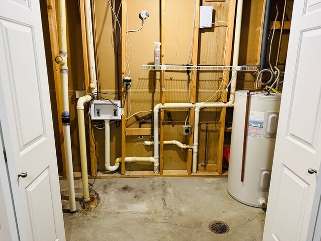 Building Photo - West End 4/2 - Amazing Location