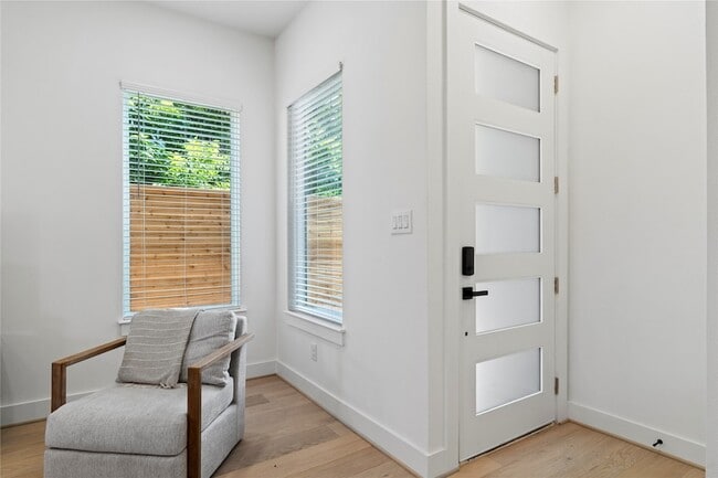 Building Photo - 4110 Cortlandt St