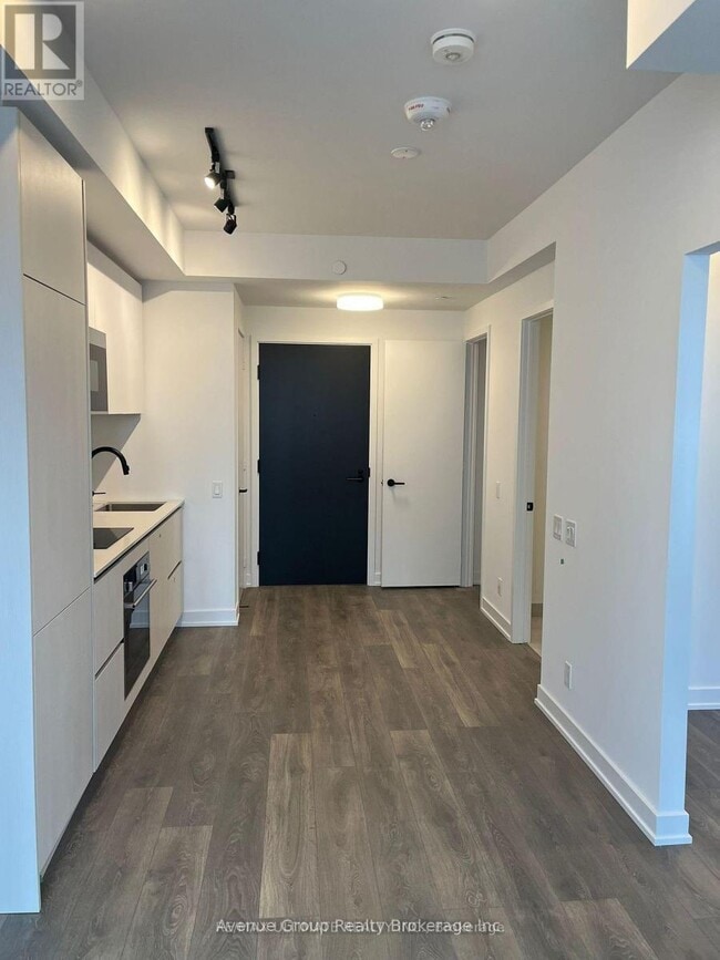 Building Photo - 108 Peter St