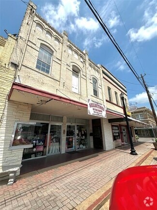 Building Photo - 102 S Houston St