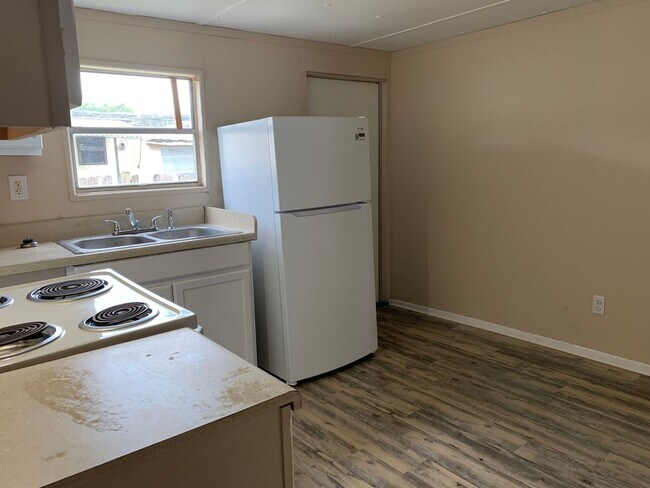 Foto del edificio - Two Bedroom One Bath Manufactured Home - G...