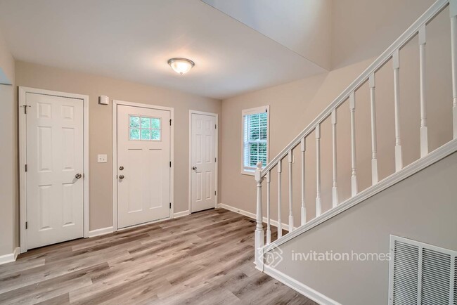 Building Photo - 3188 Dodson Dr