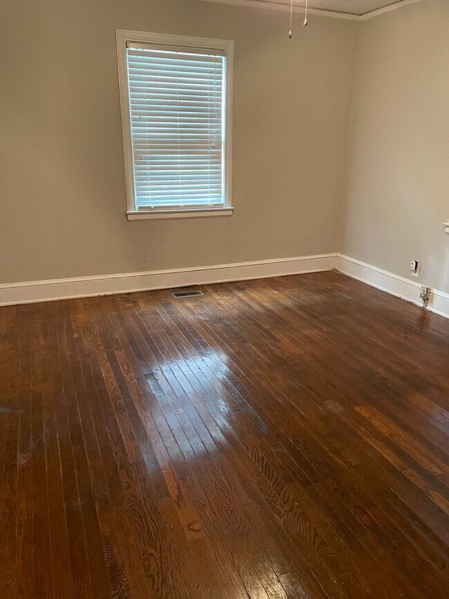 Foto del edificio - August Special- Renovated Great Two Bedroo...