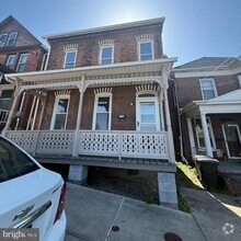 Building Photo - 704 5th St