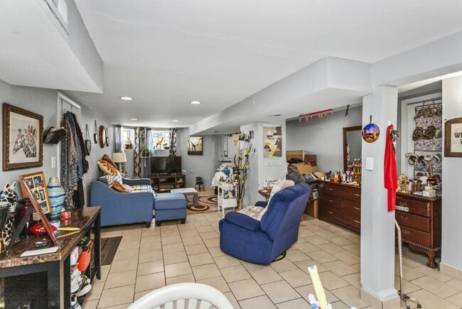 Building Photo - 3508 W Diversey Ave