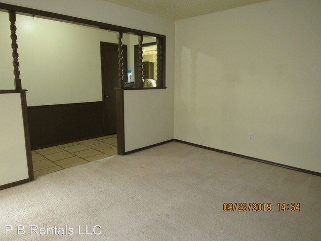 Building Photo - 3 br, 2 bath House - 2606 NE Lake Ave