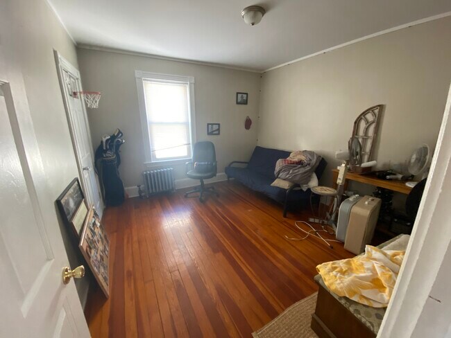 Foto del edificio - 64 Radcliffe Ave