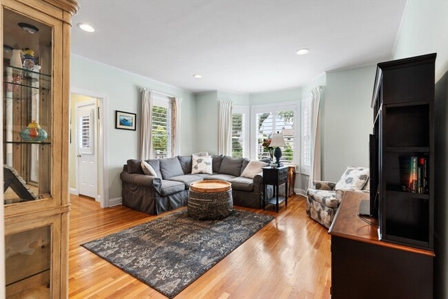 Building Photo - 46 Yale Ave